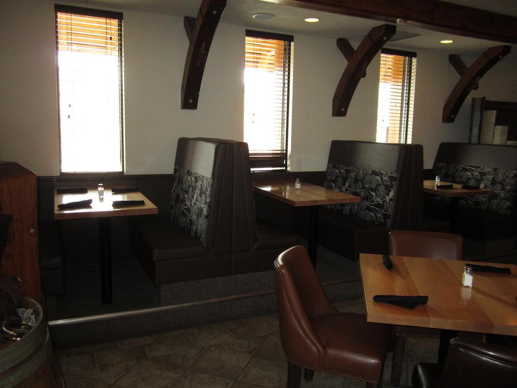 The Pine Inn Chetwynd Dış mekan fotoğraf