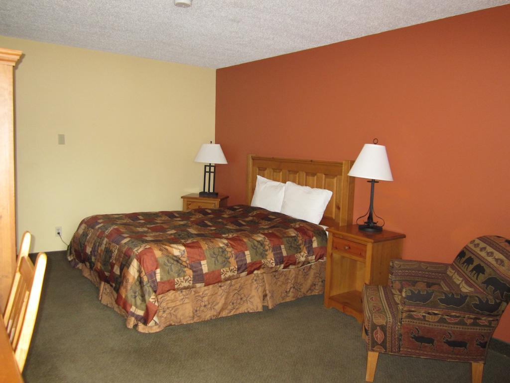 The Pine Inn Chetwynd Oda fotoğraf